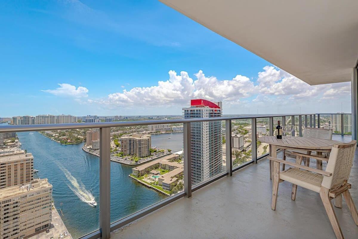 할리우드 Luxury With Stunning View, Balcony, Amazing Pools 아파트 외부 사진